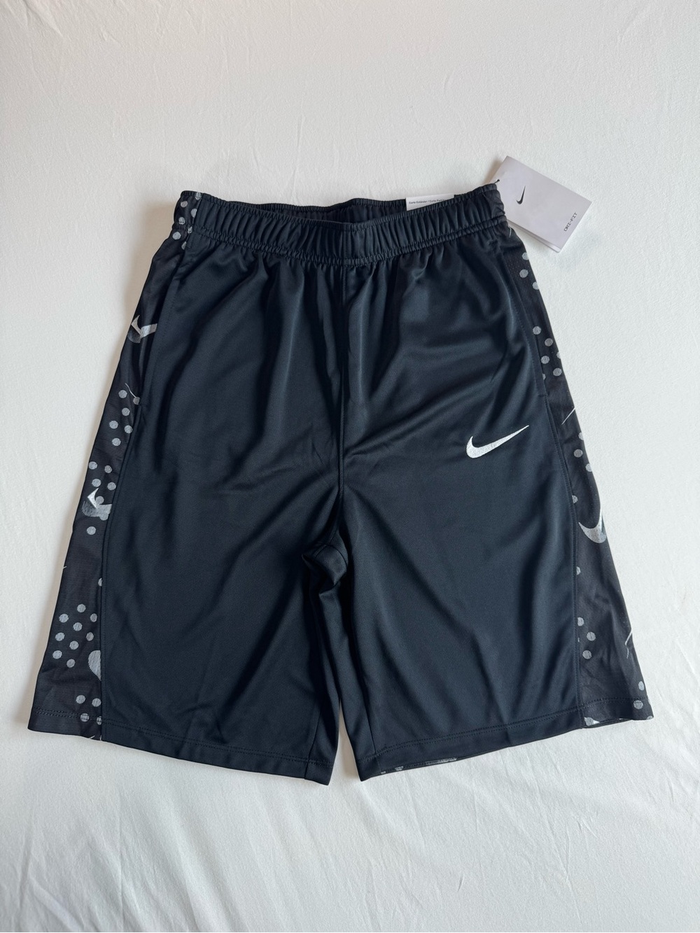 NWT Nike Boys Dri-FIT Training Shorts Black XL Standard Fit  Pockets 8" Inseam